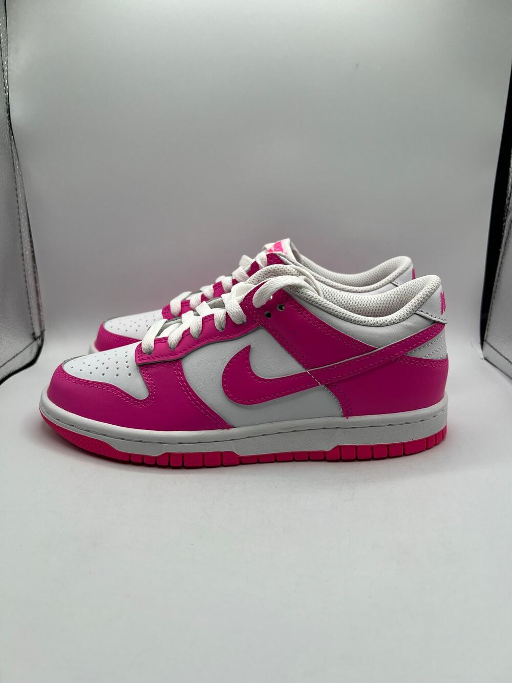 Nike Dunk Low GS “Laser Fuchisa” size 6.5y/8 women’s